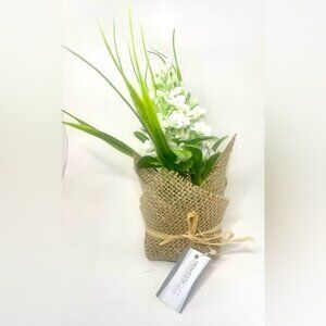 BNWT Midwest Gifts Burlap Wrapped Flower Bunch.​​​